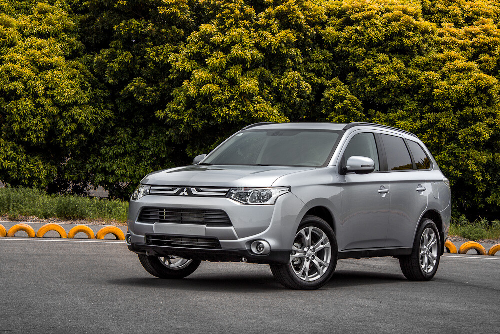 Mitsubishi outlander кроссовер