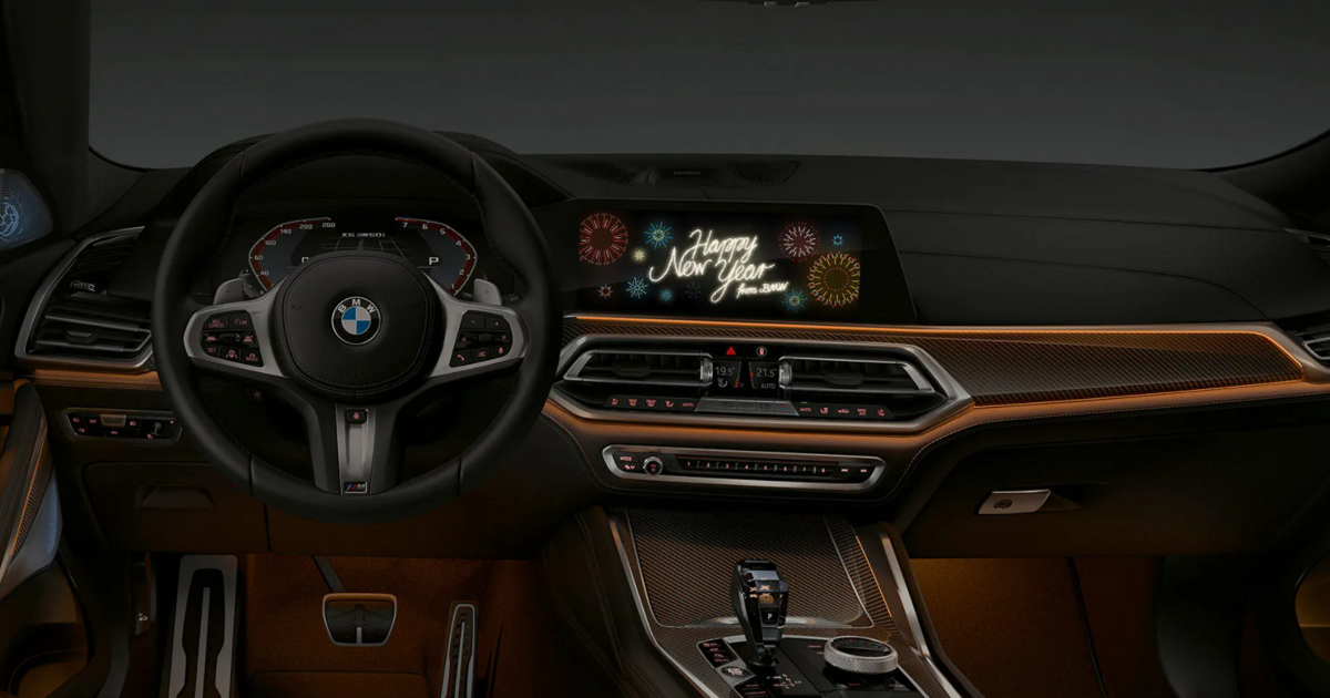 Автомобили BMW приветствуют владельцев с новогодними праздниками