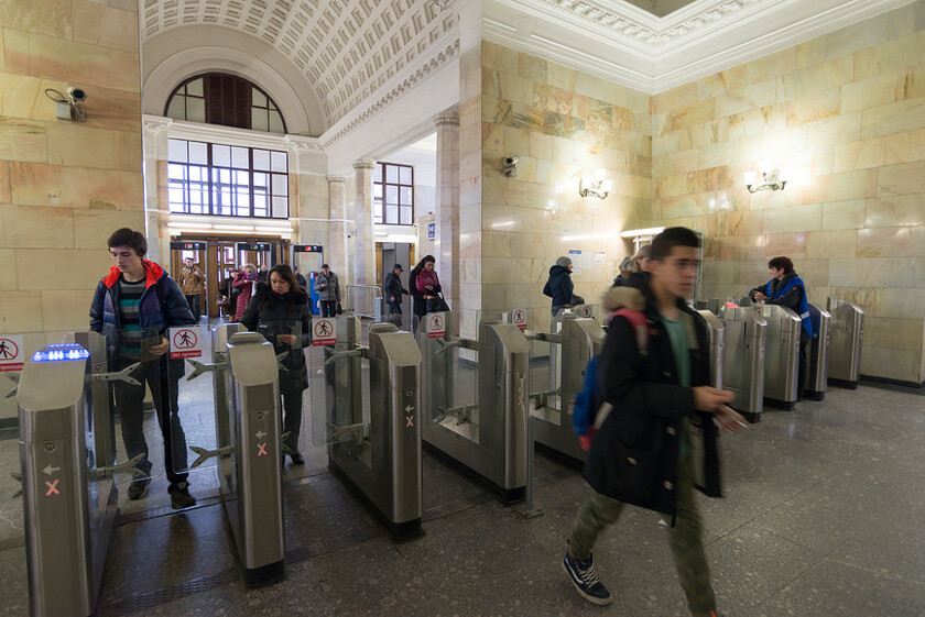 Служба безопасности метрополитена фото